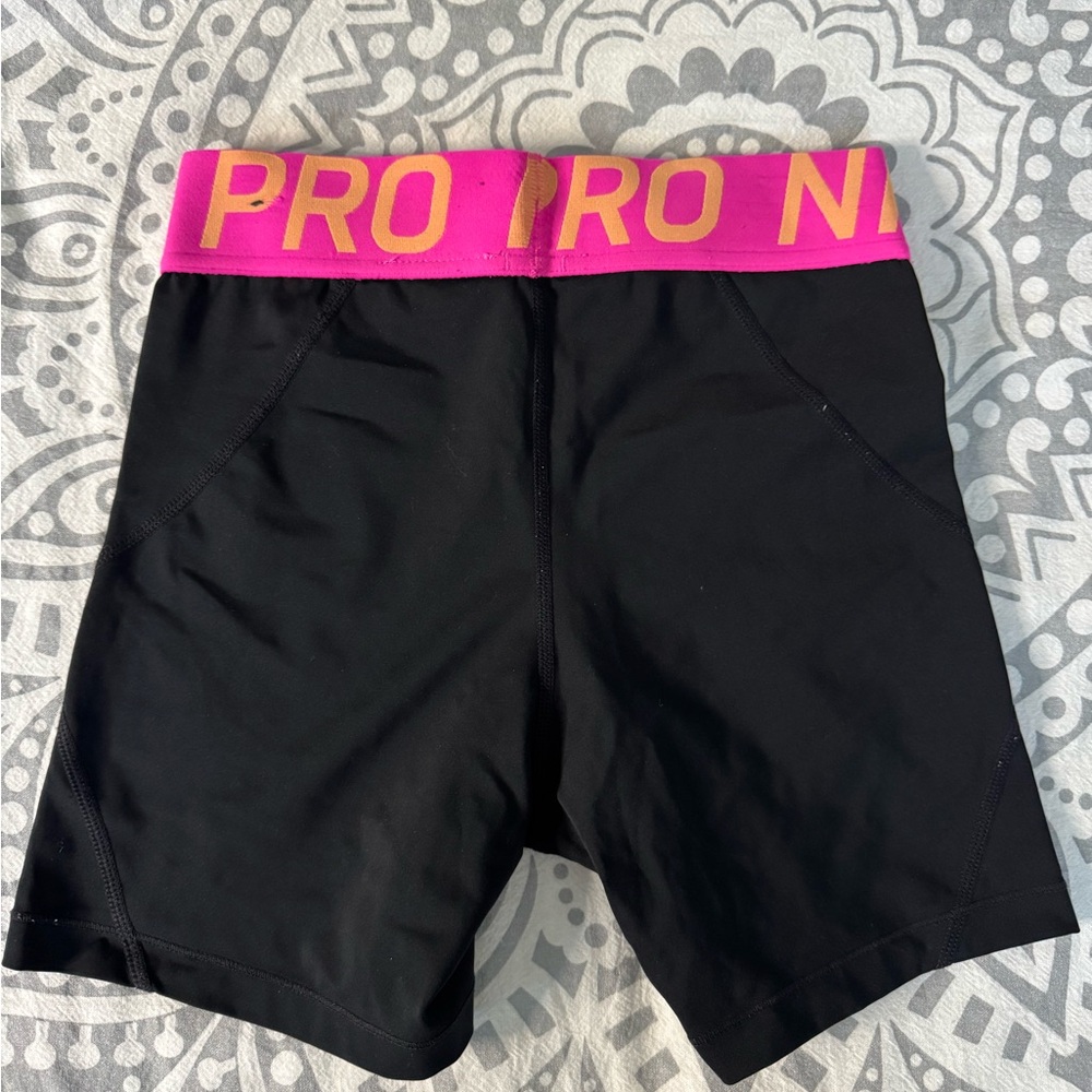 Nike Women's Bike shorts 4” - Picture 2 of 3